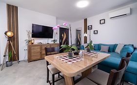 1-Bedroom Apartment With Free Private Parking